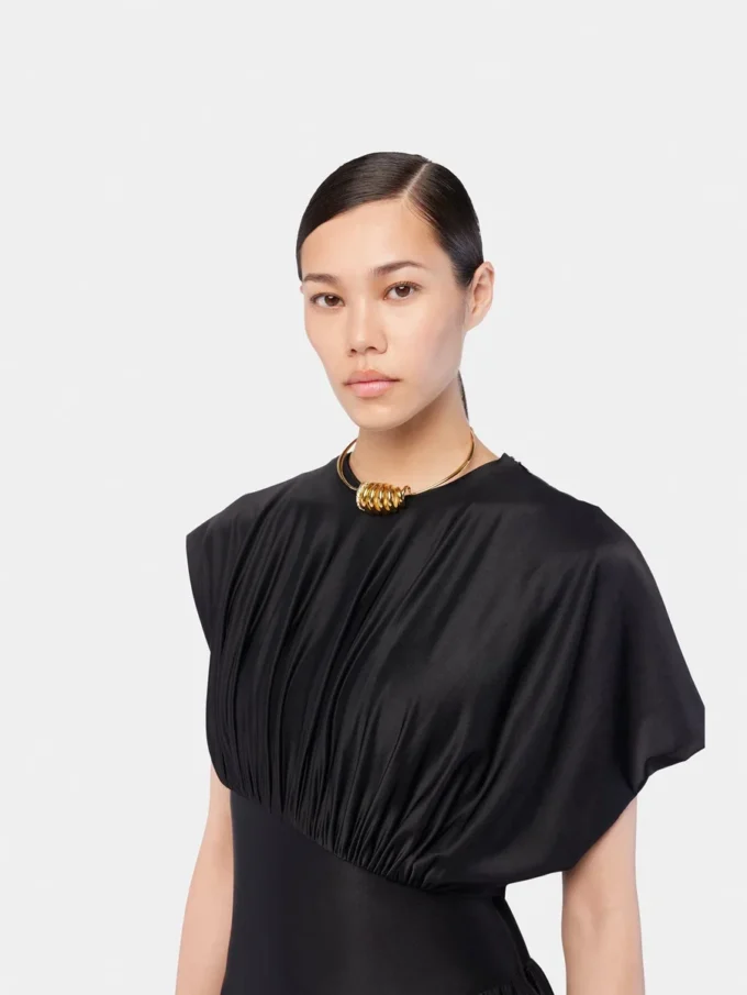 Lange jurk met gerimpelde details